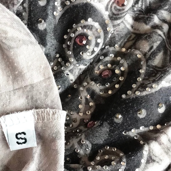 Charming Charlie Embellished Print T-Shirt Small - Picture 5 of 5